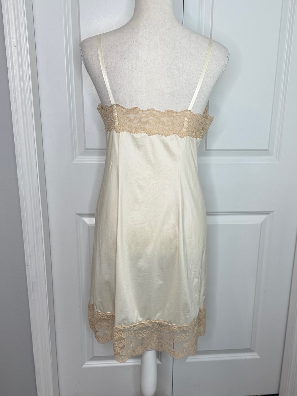 Vanity Fair Vintage Cream Beige Satin Lace Slip dress Small Floral Paisley Mesh - Picture 3 of 8